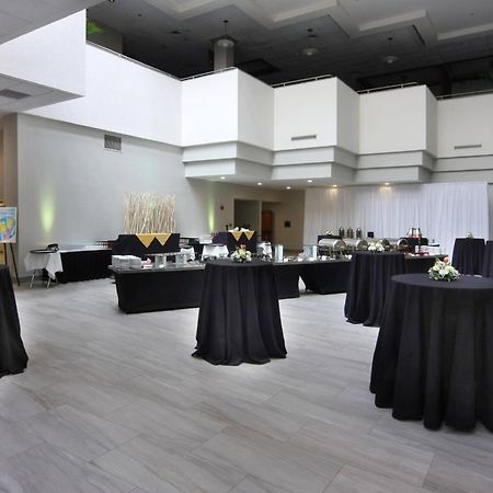 Marriott East Lansing At University Place Экстерьер фото