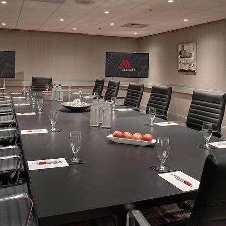 Marriott East Lansing At University Place Экстерьер фото