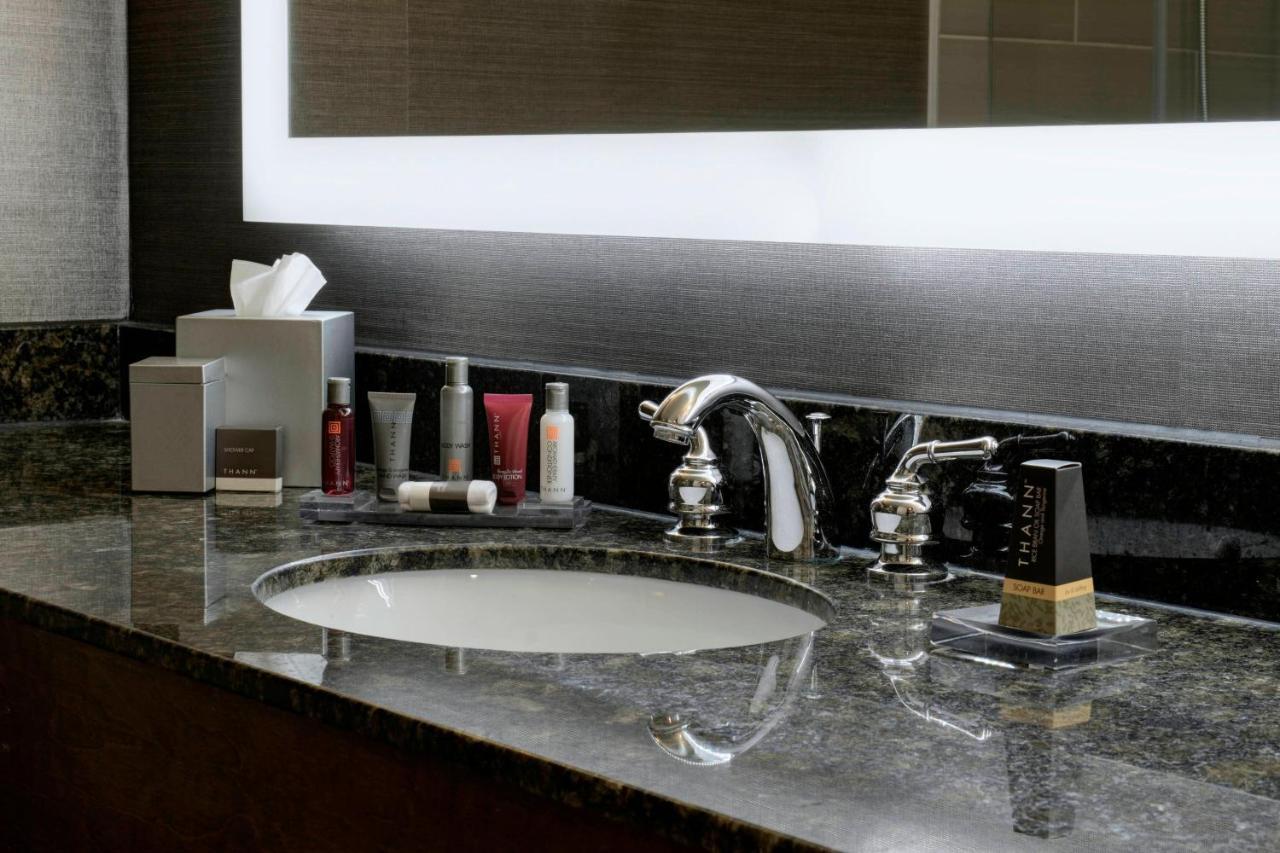 Marriott East Lansing At University Place Экстерьер фото