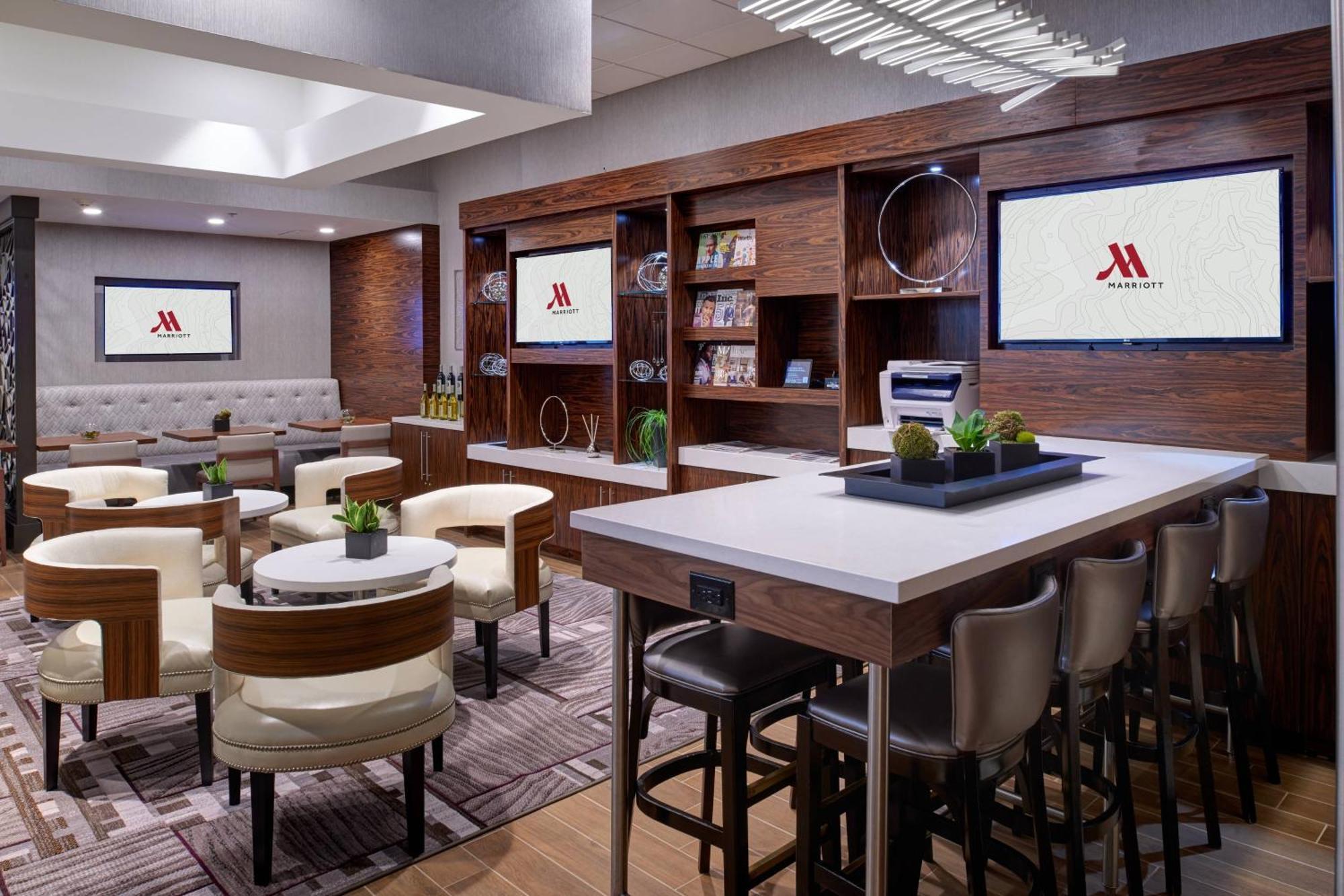 Marriott East Lansing At University Place Экстерьер фото