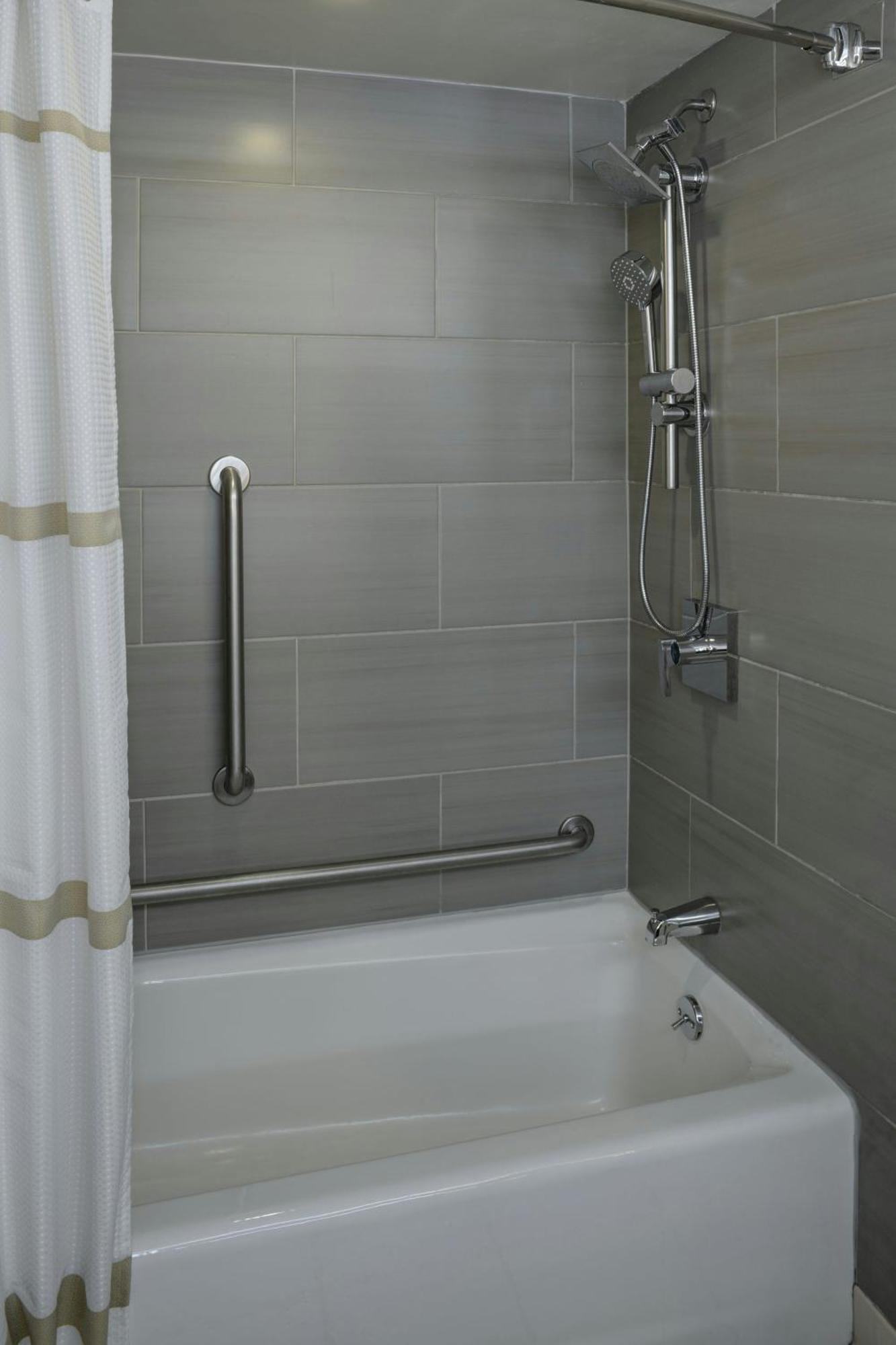 Marriott East Lansing At University Place Экстерьер фото