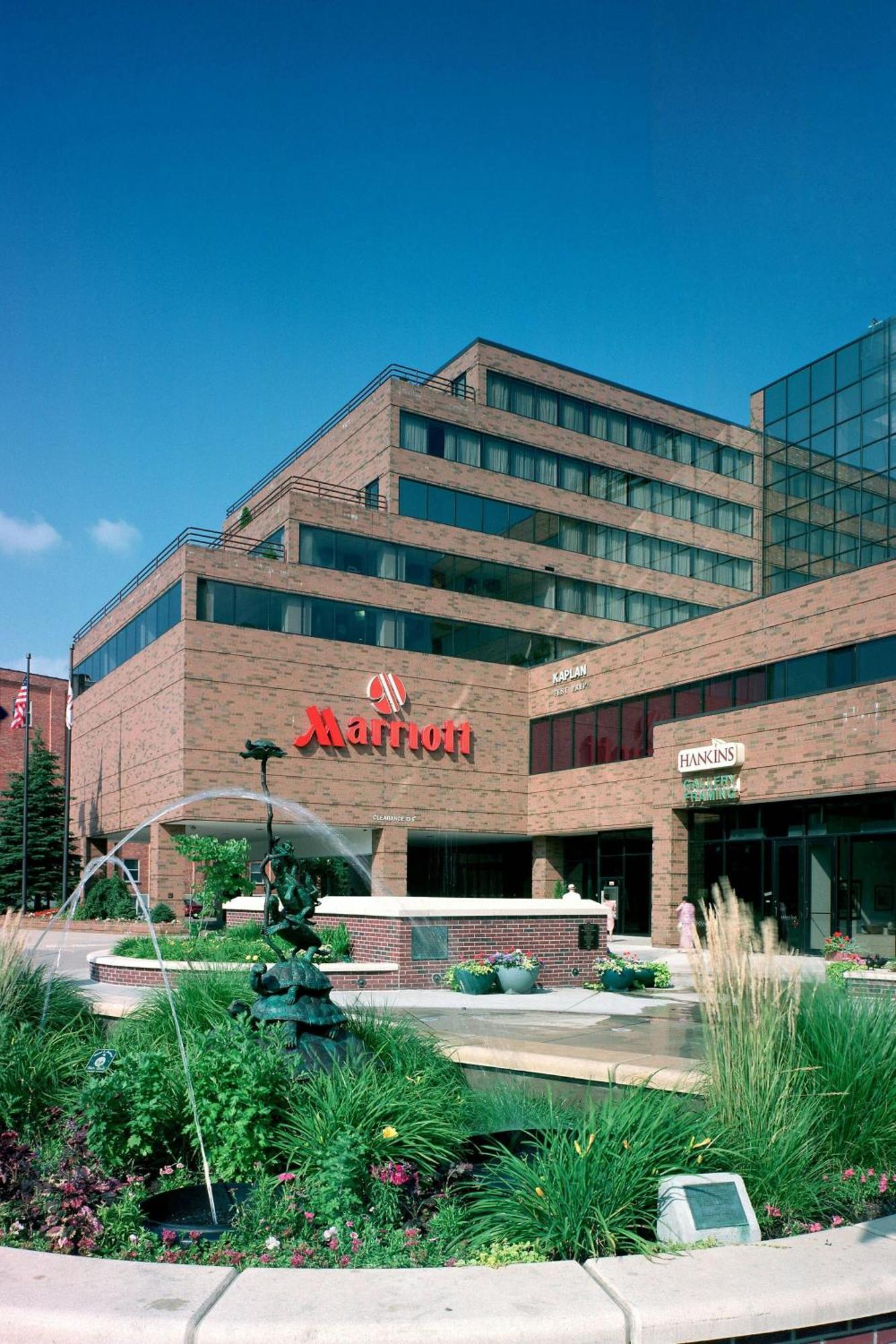 Marriott East Lansing At University Place Экстерьер фото