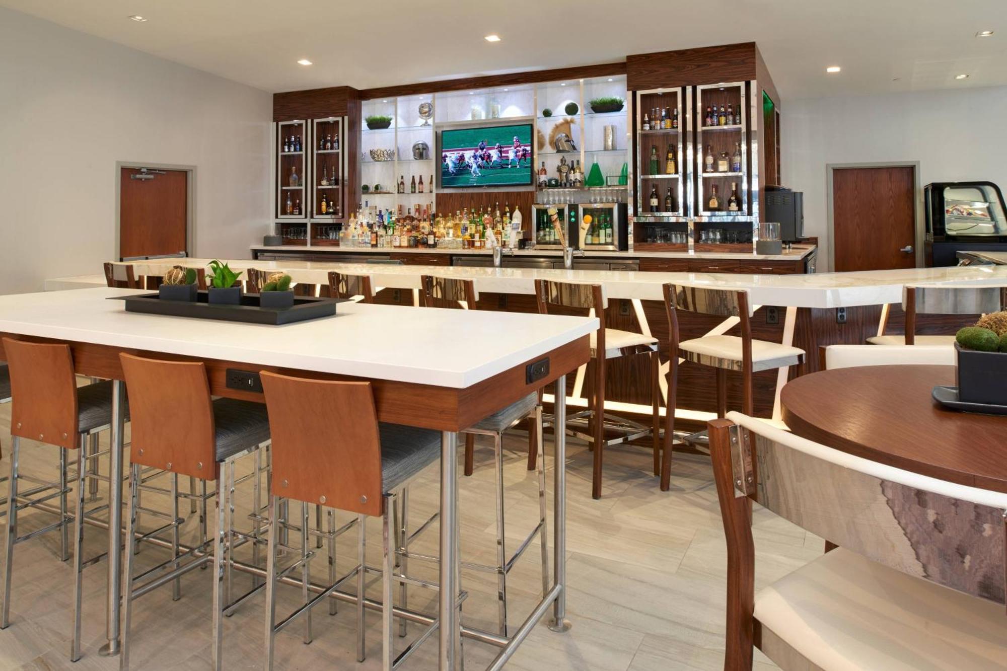 Marriott East Lansing At University Place Экстерьер фото